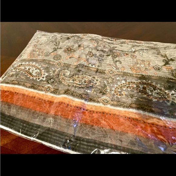 ✨NEW! Beautiful light-weight Infinity Scarf - Picture 4 of 4